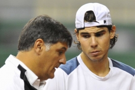 Rafael Nadal se svým strýcem a trenérem v jedné osobě. Rafael Nadal se svým strýcem a trenérem v jedné osobě.