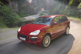 Porsche Cayenne je na silnici famózní.