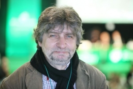 Tak by měla vypadat politika, říká režisér Rychlík na adresu SZ.