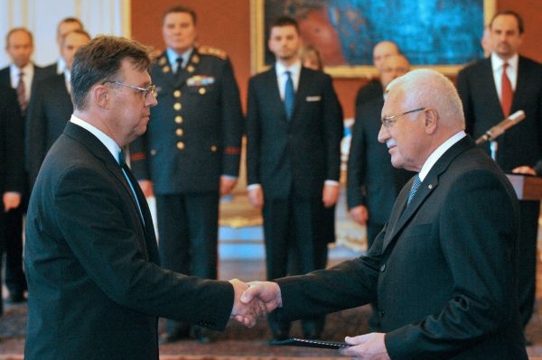 Prezident jmenoval 30. listopadu Chmiela ministrem.