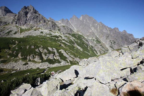 Horolezec padal 400 metrů a přežil.