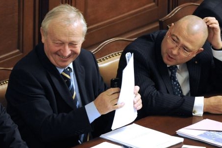 Ministr financí Eduard Janota ve sněmovně. 
