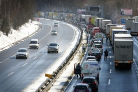 Ranní smrt řidiče zastavila provoz na D1.