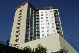 Mezi představenými stavbami nechybí ani hotel Continental.