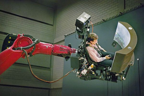 Nový simulátor pilota přesvědčí, že se s letadlem právě řítí k zemi.