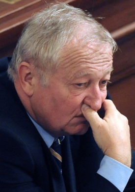 Rozladěný ministr Janota po přijetí změn v rozpočtu.