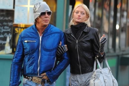 Mickey Rourke s modelkou Anastasiji Makarenkovou. Svatba bude na jaře.