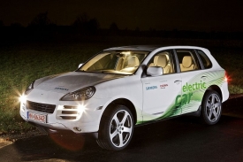 RUF Stormster pohání elektromotor Siemens o výkonu 367 koní.