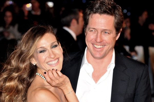 Hugh Grant na premiéře po boku Sarah Jessicy Parkerové.