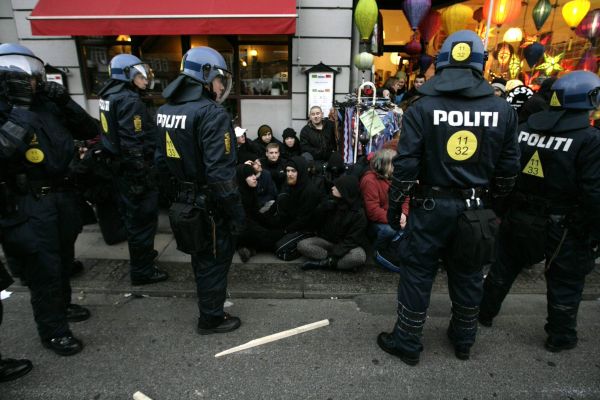Demonstrace v Kodani se neobešly bez zásahu policie.