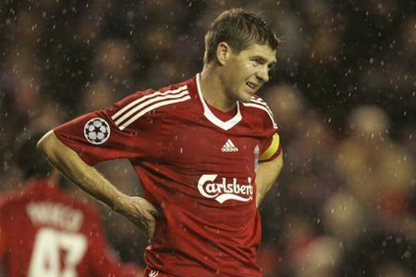 Steven Gerrard nemá důvod k úsměvu.