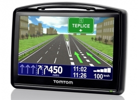 Výrobci navigací musí přemýšlet, co nabídnou proti mobilům navíc.