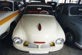 V Kopřivnici je k vidění třeba tato Tatra T600.