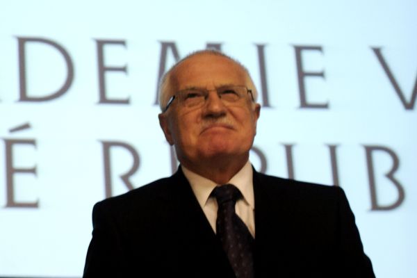 Václav Klaus na sněmu oponoval předsedovi akademie Jiřímu Drahošovi.