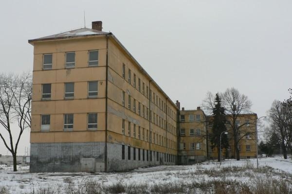 Louny odsunuly prodej tří posledních objektů v bývalých kasárnách. Louny odsunuly prodej tří posledních objektů v bývalých kasárnách.