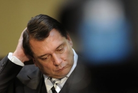 Jiří Paroubek psát svou reakci nebude, soud mu to nedovolí.