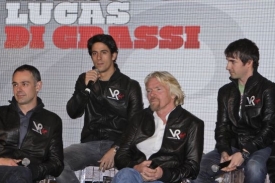 Zleva Nick Wirth, Timo Glock, Richard Branson a Lucas Di Grassi.