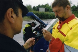 Od ledna dají policisté dýchnout každému řidiči.