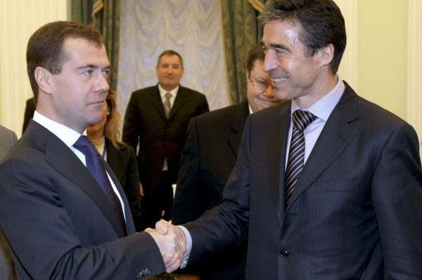 Ruský prezident Medveděv a šéf NATO Rasmussen.