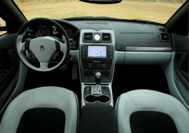 Interiér maserati je luxusně zpracovaný, pár detailů přesto zamrzí.