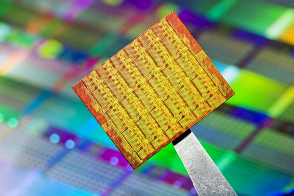 Intel se podle FTC brání konkurenci nefér prostředky.