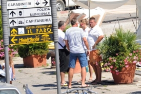 Silná sestava v Toskánsku: Johanes, Řebíček, Topolánek.