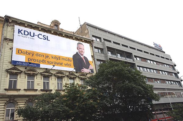 Billboardová kampaň lidovců už spolkla miliony.