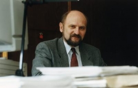 Milan Stibral nejdřív oznámil, že končí, po volbě nástupce zůstává.