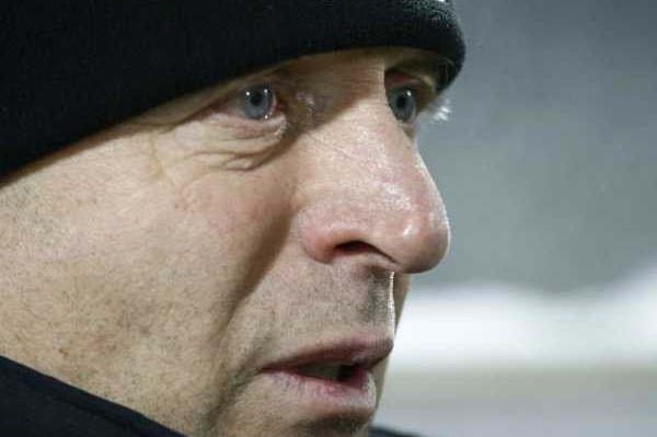 Karel Jarolím sleduje utkání v Lille.