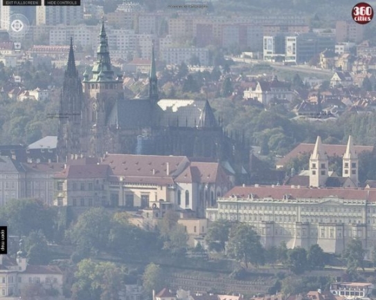 Stejný pohled na hrad jen s přiblížením.