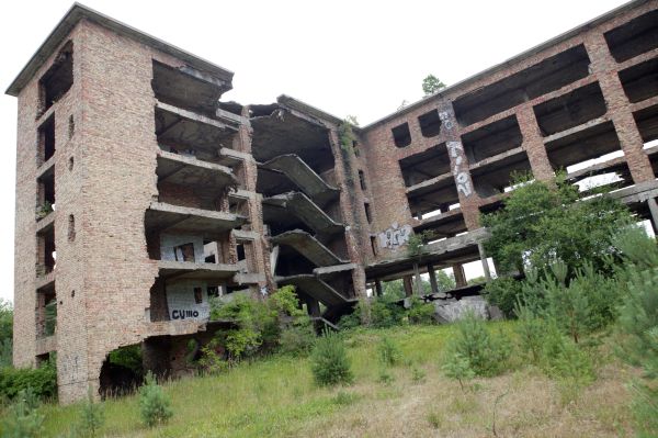 Obří komplex mořských lázní Prora.