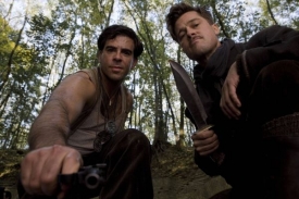 Brad Pitt ve filmu Hanebný pancharti.