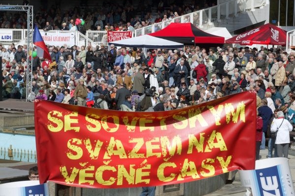 Učitelé neví, jak učit o komunismu. 