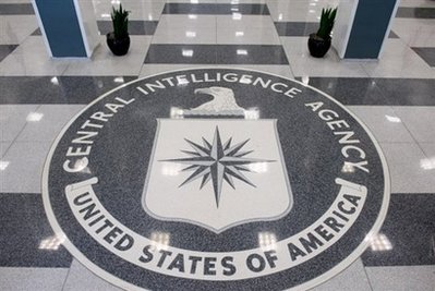 Logo CIA v jejím ústředí.