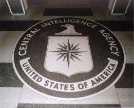 Logo CIA v jejím ústředí.