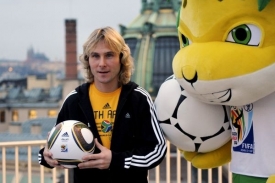Pavel Nedvěd při nedávné prezentaci fotbalového míče pro MS.