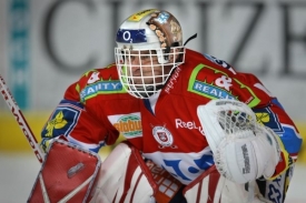 Dominik Hašek se vrátil po zranění do branky Pardubic.