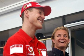 Michael Schumacher se na novou sezonu těší. Michael Schumacher se na novou sezonu těší.
