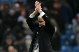 Mark Hughes, odvolaný kouč Manchesteru City. Mark Hughes, odvolaný kouč Manchesteru City.
