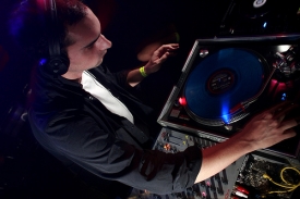 Techno lidskému zdraží spíše škodí.