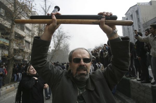 Írán zažívá nejhorší demonstrance od červnových prezidentských voleb.