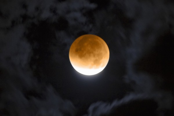 Částečné zatmění Měsíce bude nad naším územím na rok a půl poslední.