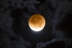 Částečné zatmění Měsíce bude nad naším územím na rok a půl poslední.
