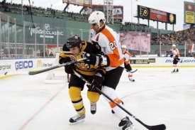 Momentka z Winter Classic v Bostonu.
