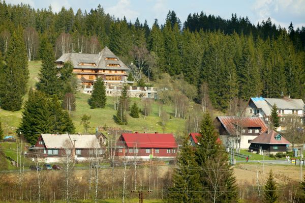 Modrava je na Šumavě místem, kam turisté zavítají nejčastěji. 