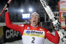 Nor Rönning se raduje z vítězství ve sprintu. Nor Rönning se raduje z vítězství ve sprintu.