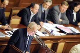 Ministerstvo v čele s Eduardem Janotou chce vydat dluhopisy.