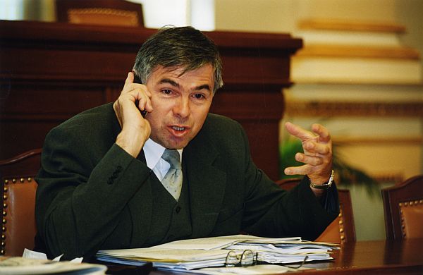 Hejtman Jaroslav Palas ještě coby poslanec, dnes zákon posílá z kraje.