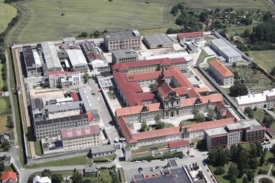 Pětinásobný vrah si odpykává trest ve věznici ve Valdicích.