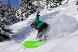 Pátrání po snowboardistovi, co těžce zranil lyžařku, vede do Německa.